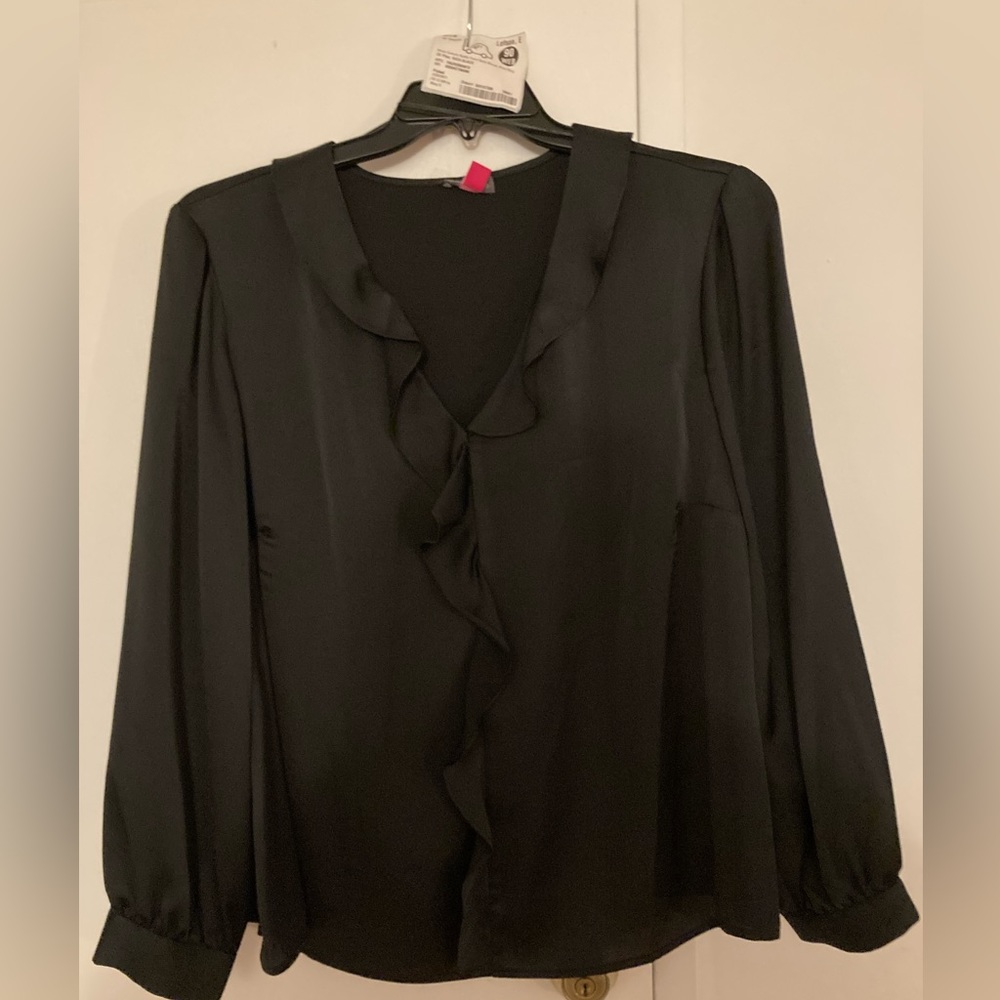 New black Vince Camuto top!
